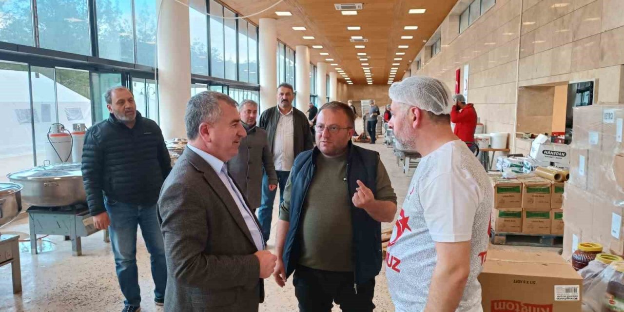 Özdemir: “Bu büyük felaketten dayanışmamızı büyüterek çıkacağız”