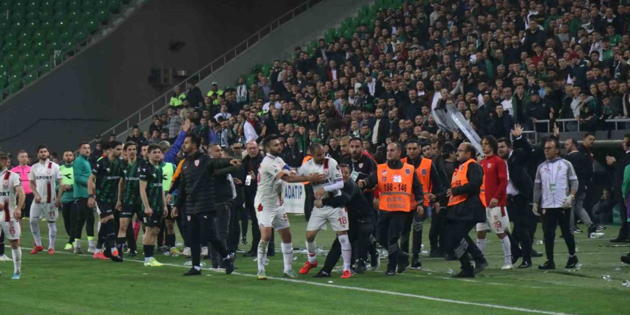 Gergin geçen Sakaryaspor - Samsunspor maçı PFDK’ya sevk edildi