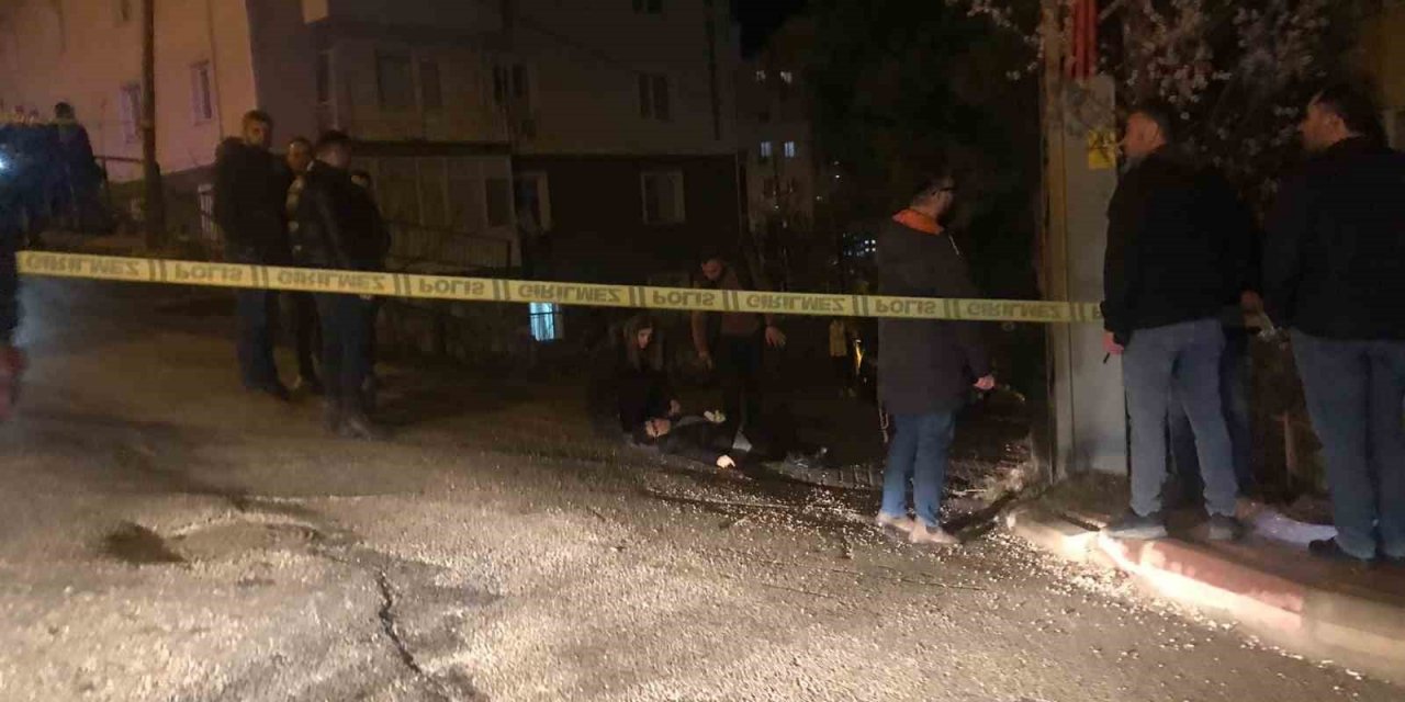 Boşandığı eşi ve erkek arkadaşını bacaklarından vurdu