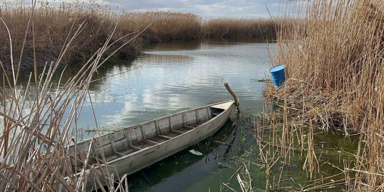 Eber Gölü’nde kış mevsiminde beklenen yağış alınamadı