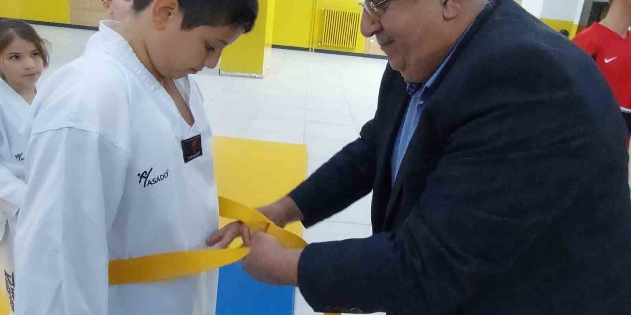 Yunuskentli taekwondocular bir üst kuşağa terfi etti