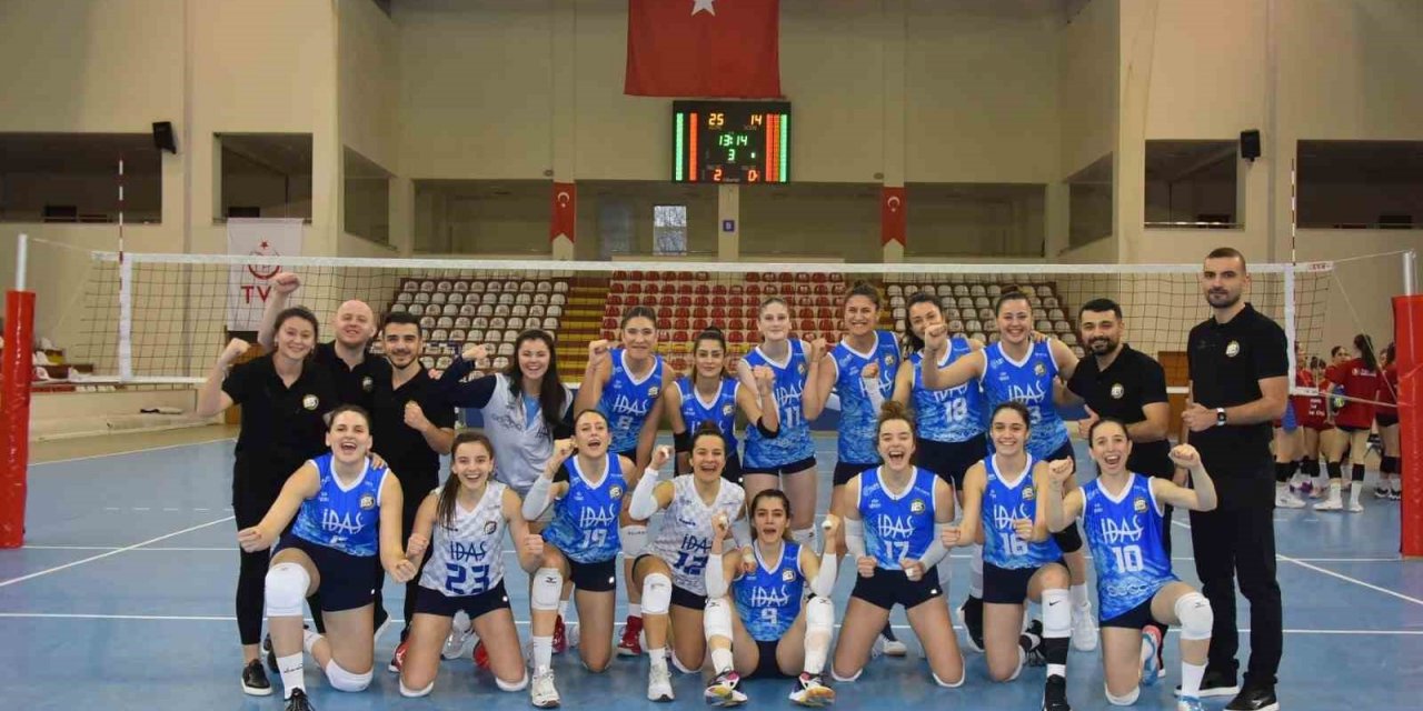 Bozüyük Belediyesi, çeyrek finalde Sivas İl Özel İdare Voleybol Takımı’nı 3-0 yendi