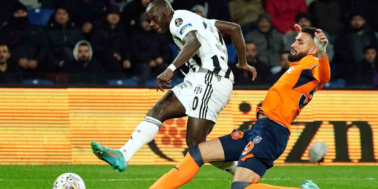 Spor Toto Süper Lig: Medipol Başakşehir: 0 - Beşiktaş: 1 (İlk yarı)