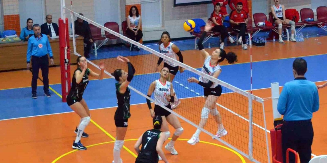 Kadınlar 1. Lig B Grubu: Kayseri Atletikspor: 3 - Günseven Şalgam Ereğli Bld.: 0