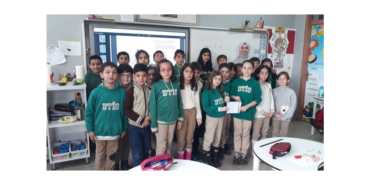 Öğrenciler harçlıklarını deprem bölgesine gönderdiler