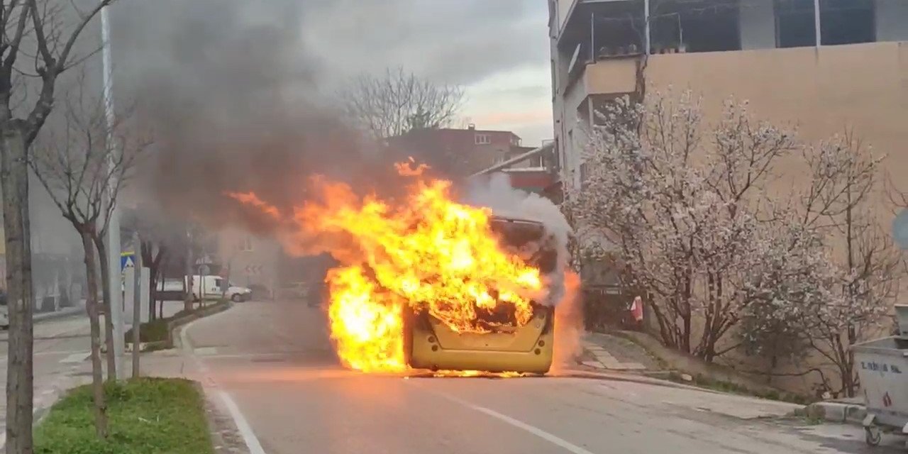 Bursa’da seyir halindeki halk otobüsü alev alev böyle yandı
