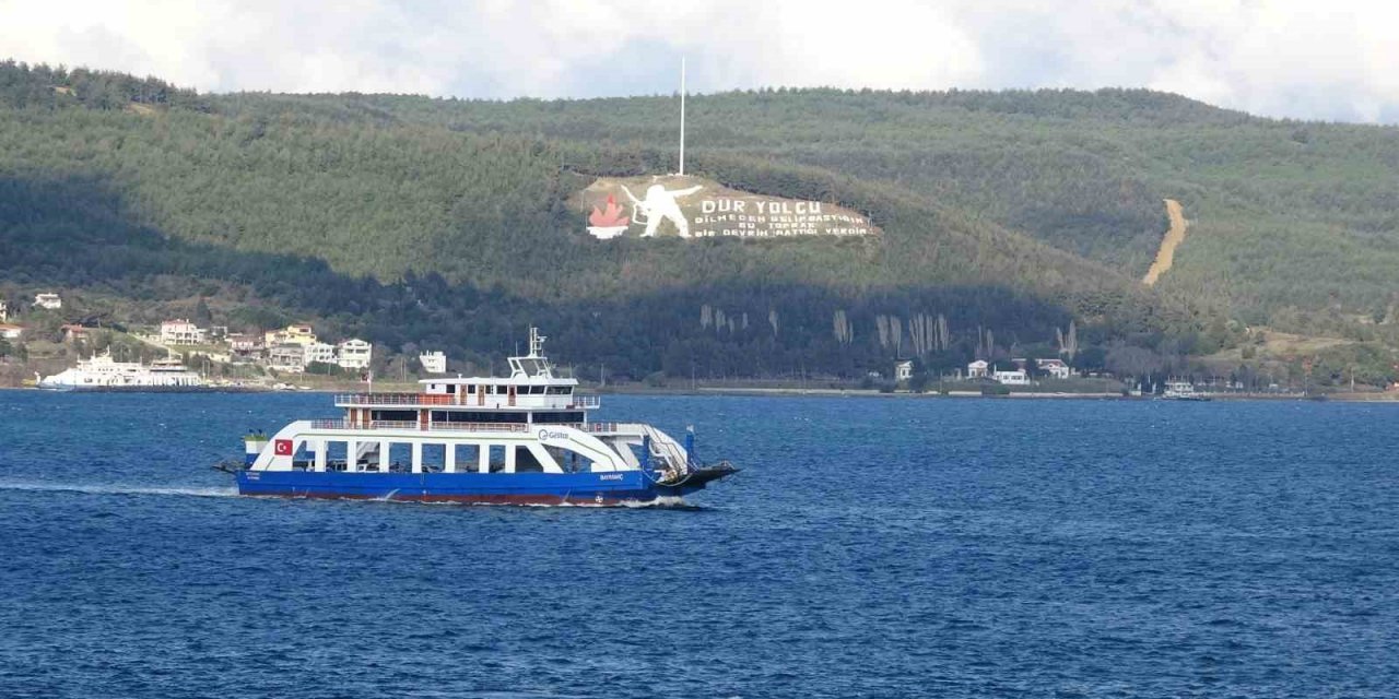 Bozcaada’ya fırtına nedeniyle bazı feribot seferleri iptal edildi
