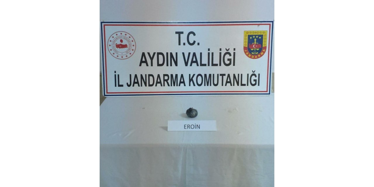 Otobüsteki yolcuların üzerinden uyuşturucu madde ele geçirildi