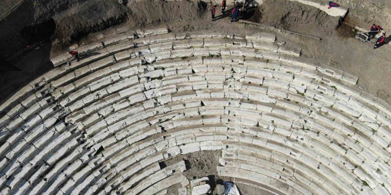 Yunan öğretmen tarihi antik kente hayran kaldı
