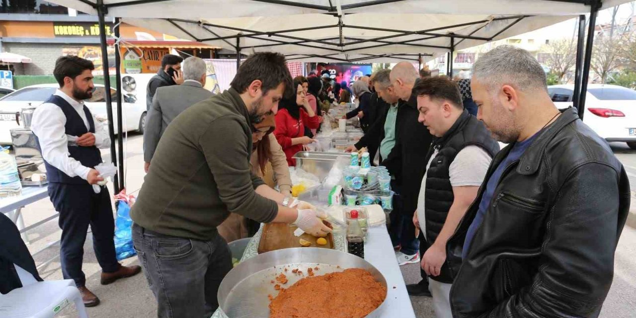 Depremzedeler için hayır panayırı düzenlendi