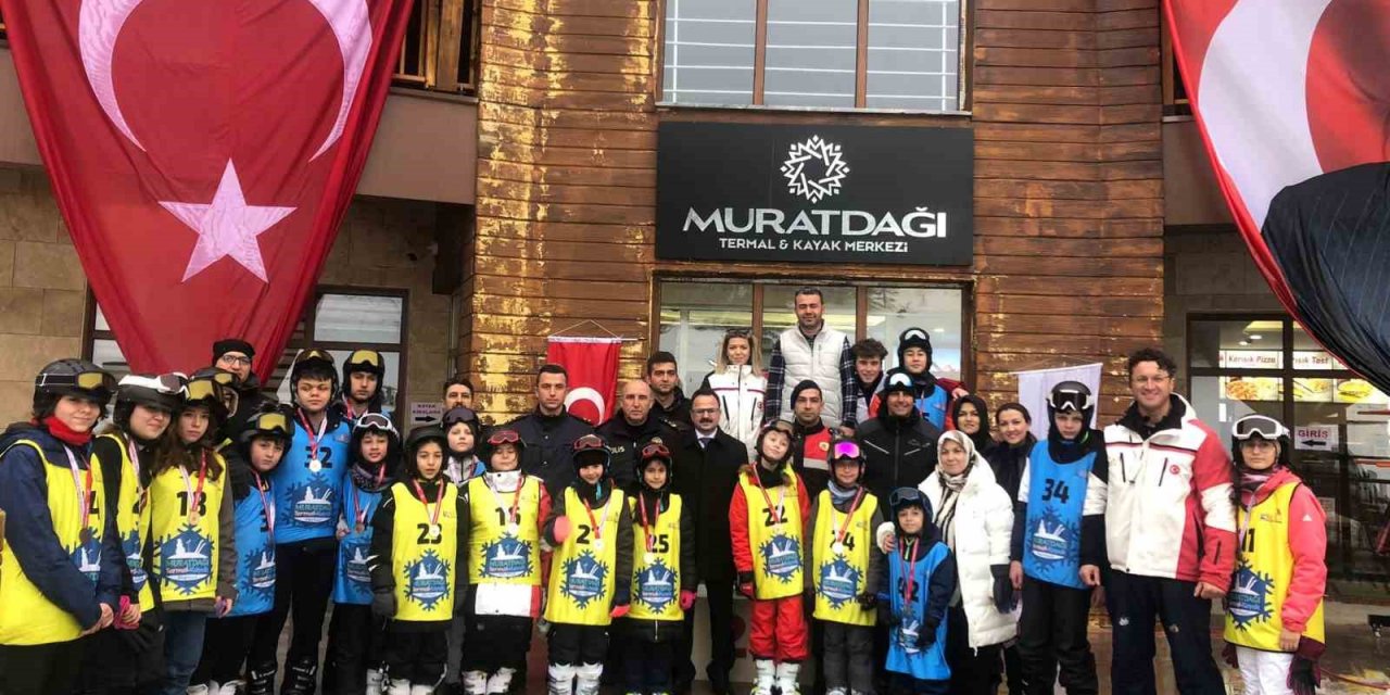 Okullar arası kayak şampiyonası Murat Dağı’nda yapıldı