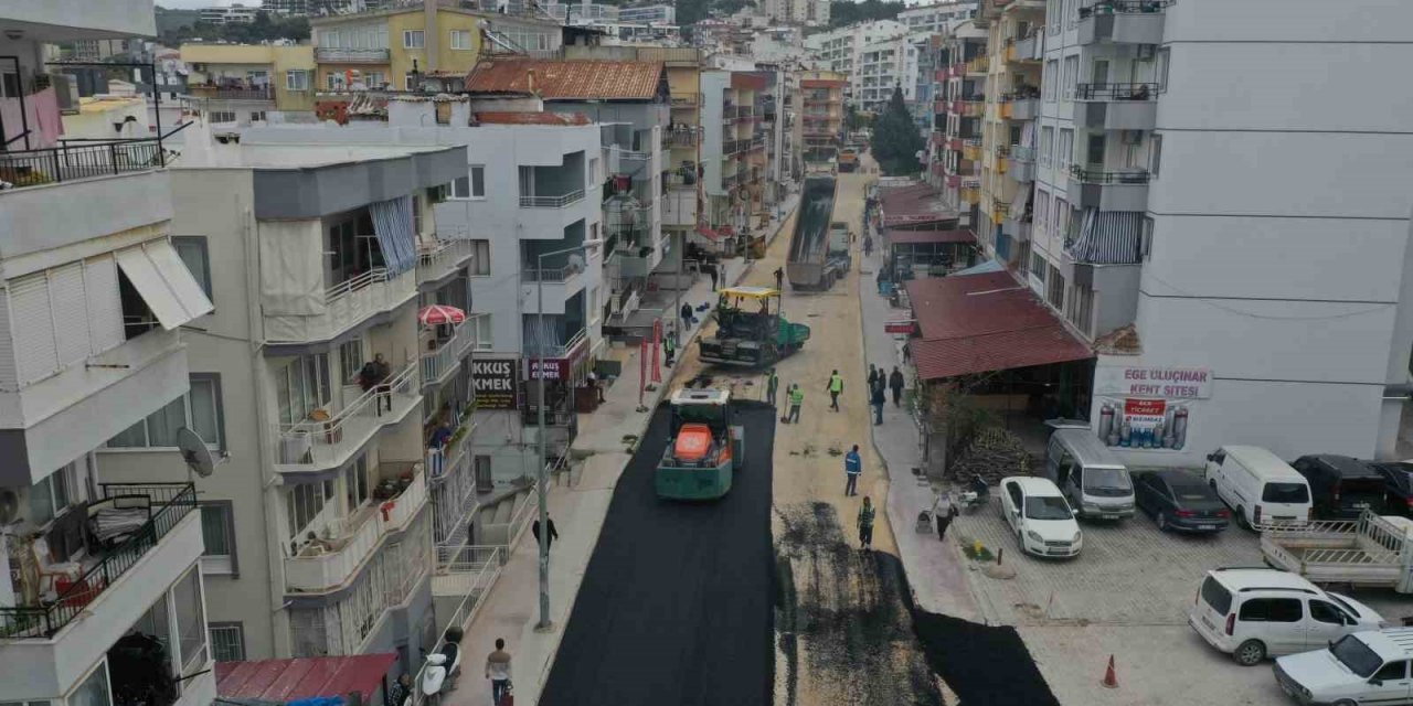 Aydın Büyükşehir Belediyesi Kuşadası’nın yollarını yeniliyor