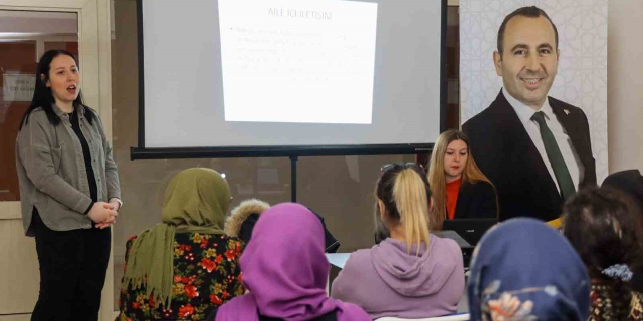 Yalova Belediyesi’nin seminerleri devam ediyor