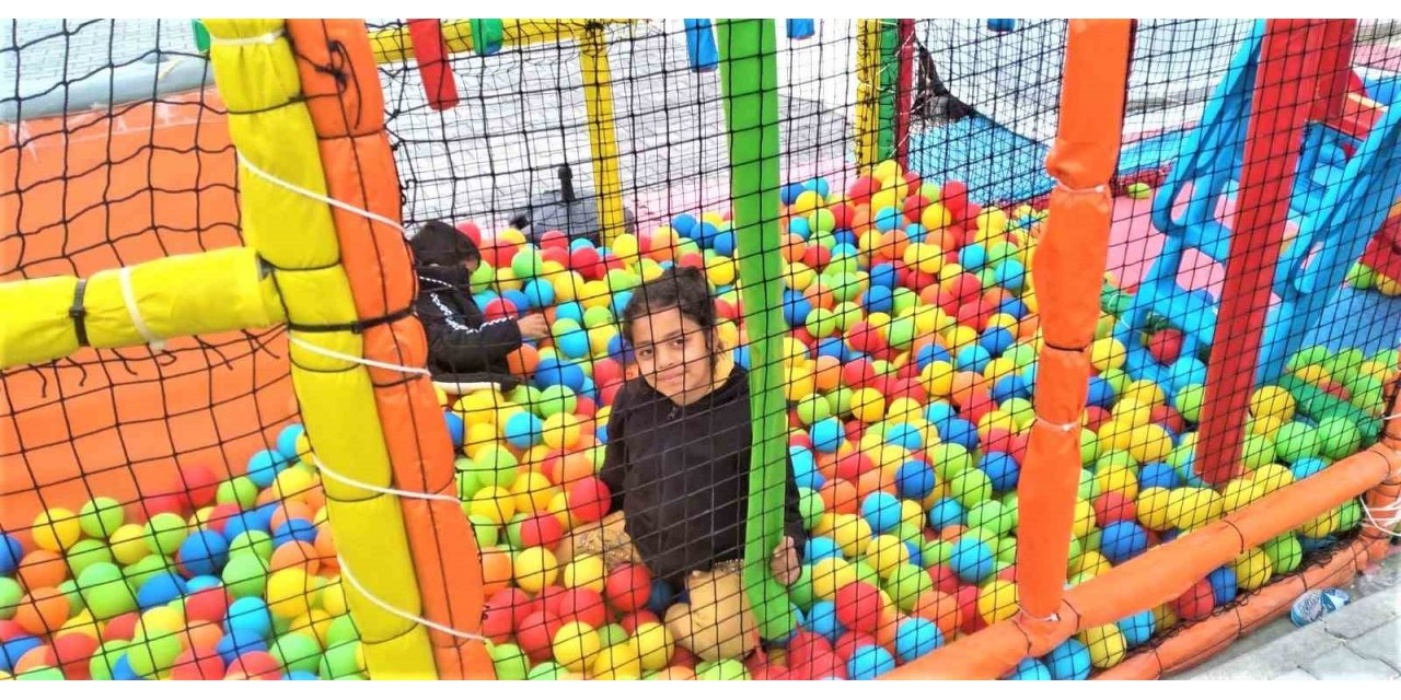 Adıyaman’da çocuklar gülsün diye konteyner kente çocuk parkı