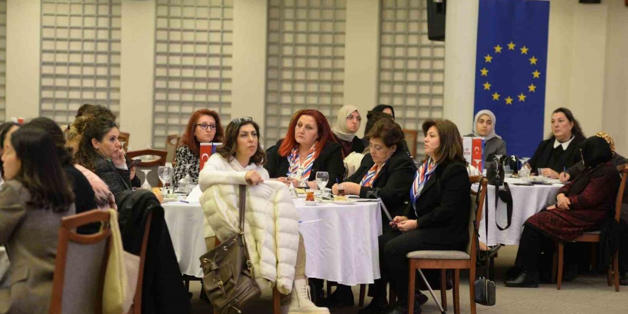 İş dünyası ve STK temsilcileri, "Afet ve Kadın" panelinde buluştu
