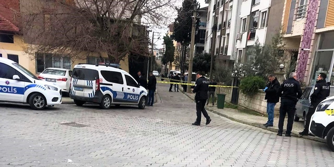 Sokak ortasında silahlı saldırıya uğradı