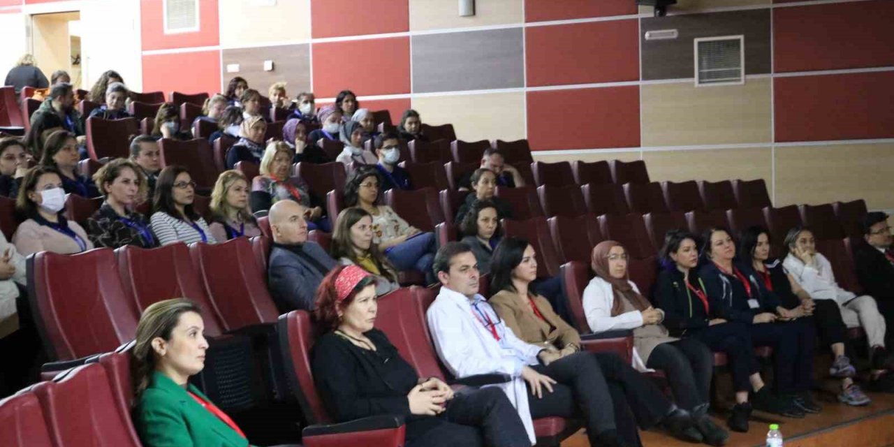 Sağlık çalışanlarına "depremzedelere yaklaşımda psikoloji" eğitimi