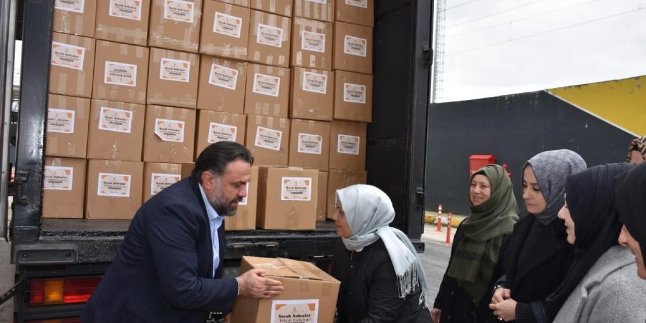 AK Parti Balıkesir Kadın kollarından sıcak sofralar kurulması için ilk sevkiyat yapıldı