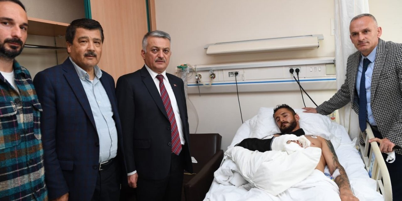 Vali Yazıcı’dan kazada yaralanan futbolcuya geçmiş olsun ziyareti