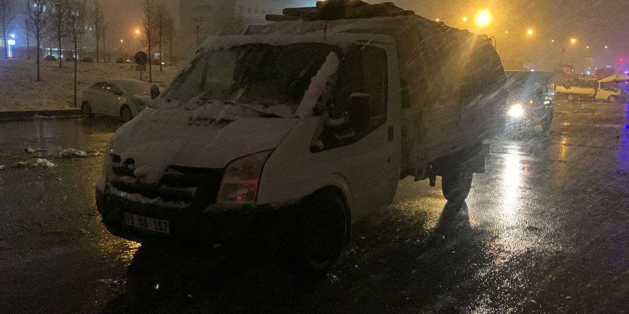 Kamyonetin çarptığı yaya yaralandı