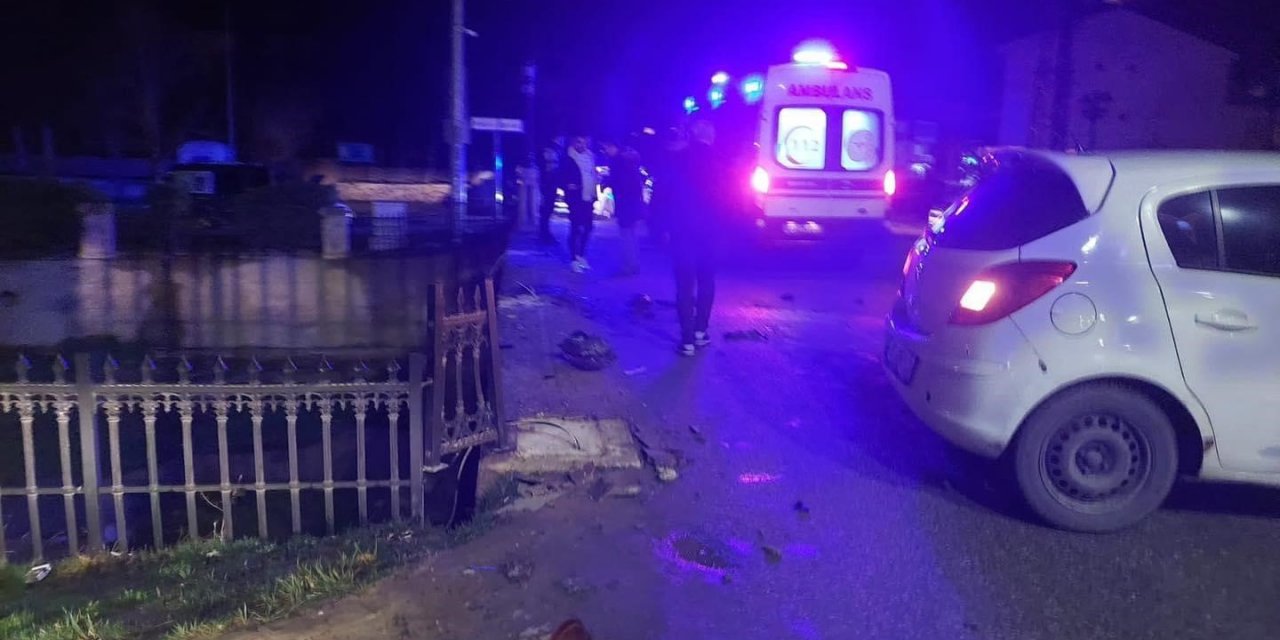 Kontrolden çıka otomobil köprü bariyerlerine çarparak durabildi