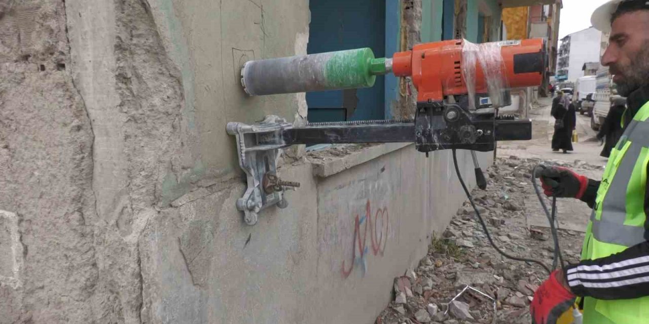 İnşaat Yüksek Mühendisi Çakırcıoğlu, “Binanın  hasarlı olup olmadığını anlamak için her şartta karot alınması gereklidir”