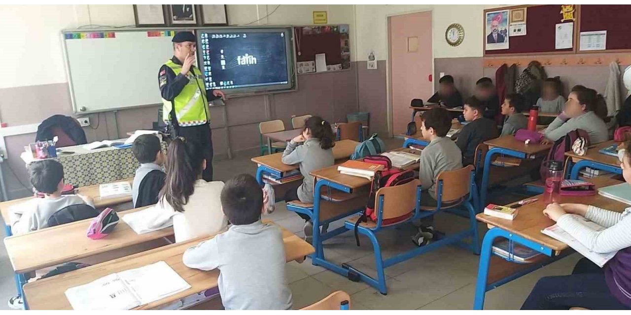 Söke’de jandarma ekiplerinden öğrencilere trafik eğitimi