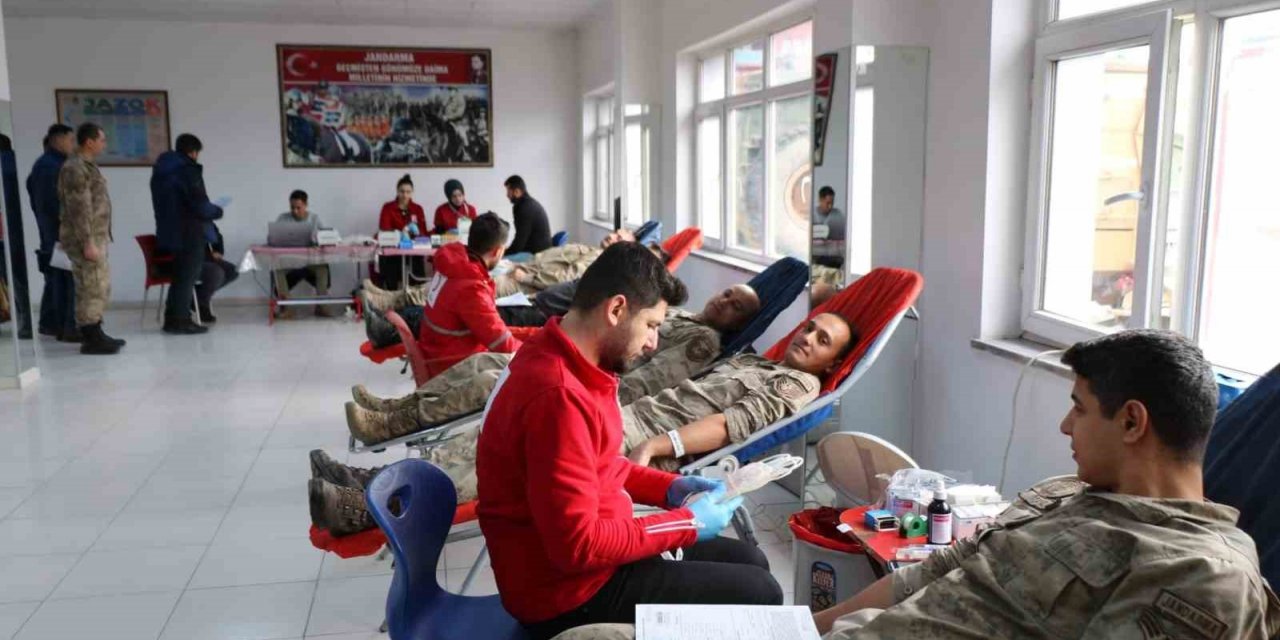 Ağrı’da Jandarmadan Kızılay’a kan desteği