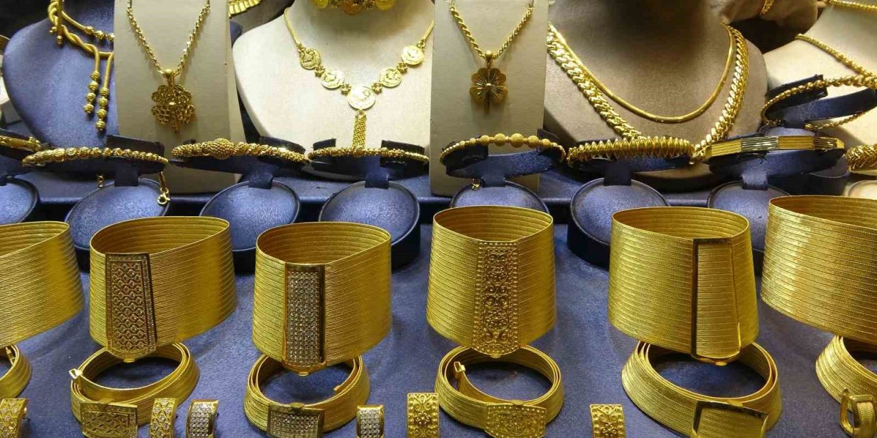 ABD’de batan bankalar altının ons fiyatının yükselmesine neden olunca kuyumcular da hereketlendi