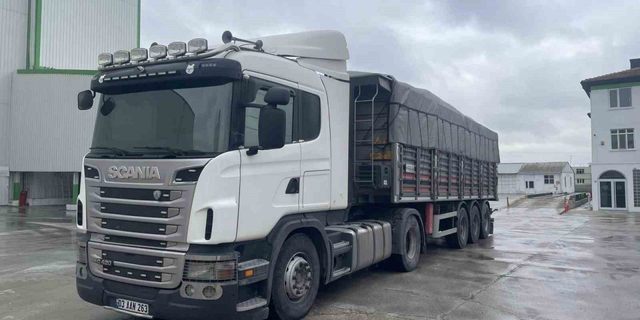 Afet bölgesindeki besicilere yem desteği