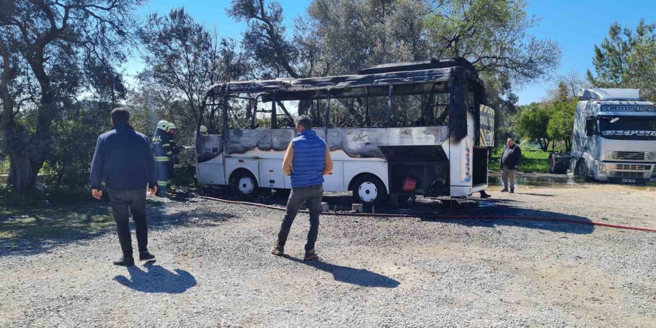 Okul servisi alev alev yandı