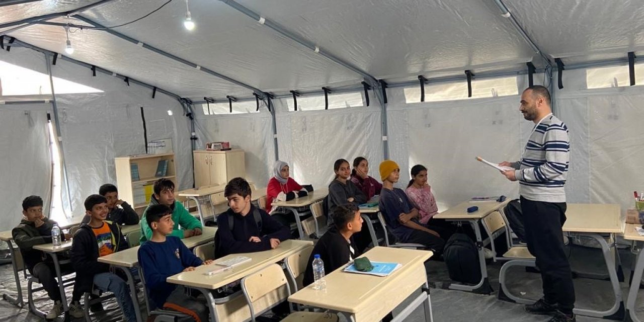 Balıkesirli gönüllü öğretmenler Hatay’da