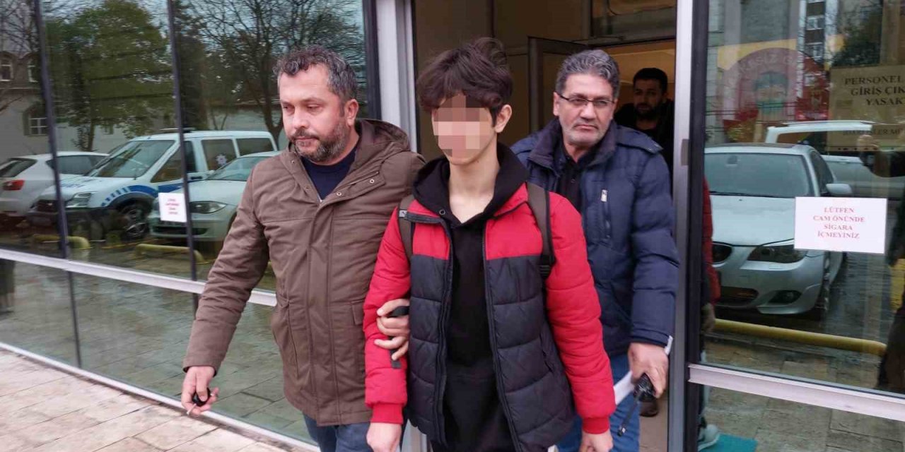 Kanser hastası annesini darp eden ağabeyini öldüren lise öğrencisi beraat etti