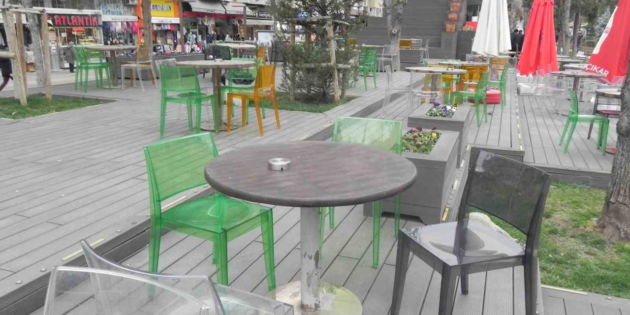 Havalar soğudu çay bahçeleri boş kaldı