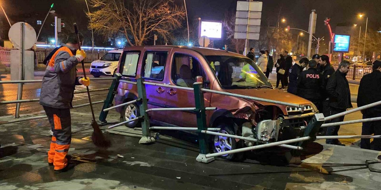 3 otomobil çarpıştı: 1 yaralı