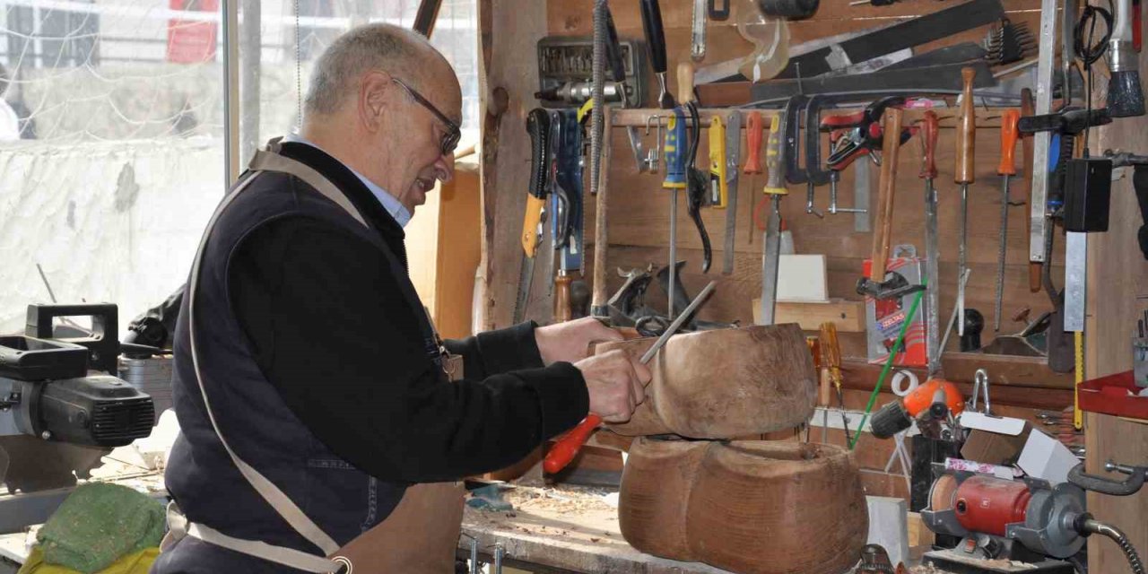 Karslı sanatçı baba mesleğini öğretecek çırak bulamıyor