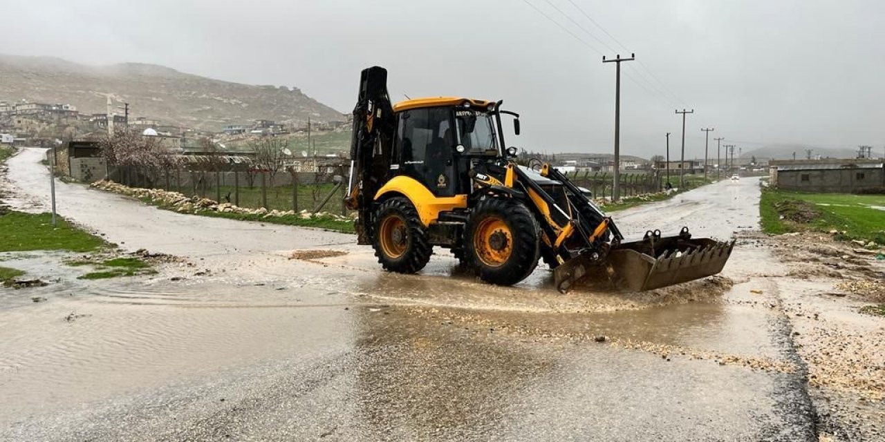 Artuklu Belediyesi ekipleri yağmur mesaisinde