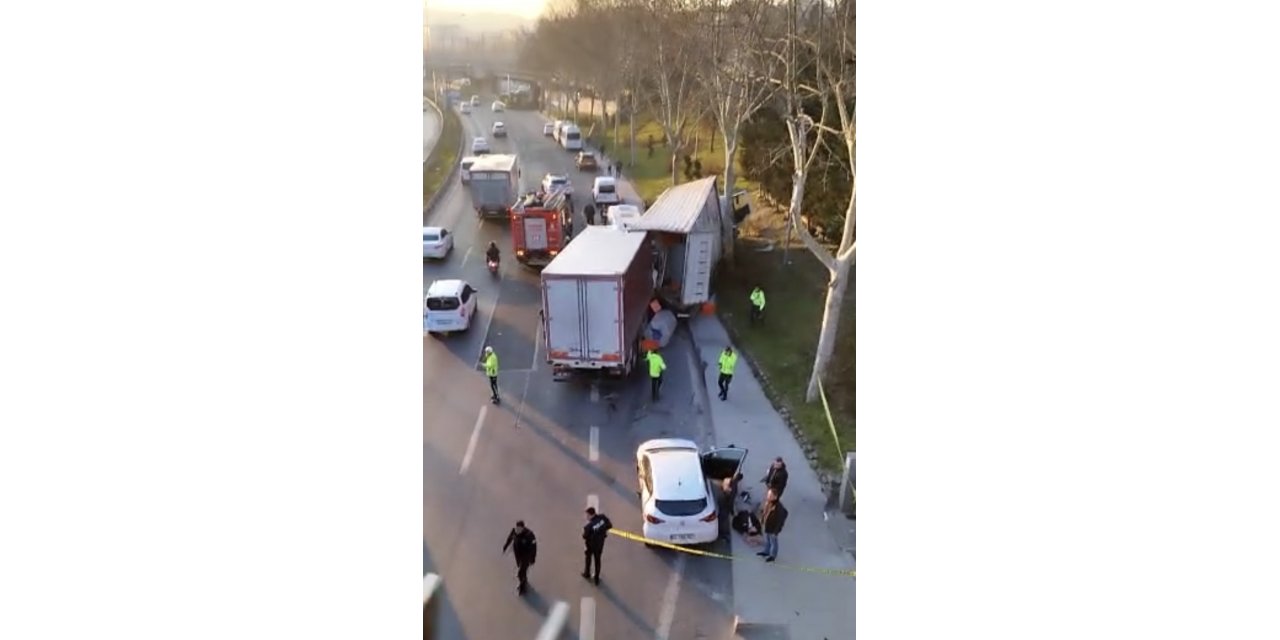 Esenler’de kamyon 3 aracı biçti: 3 yaralı