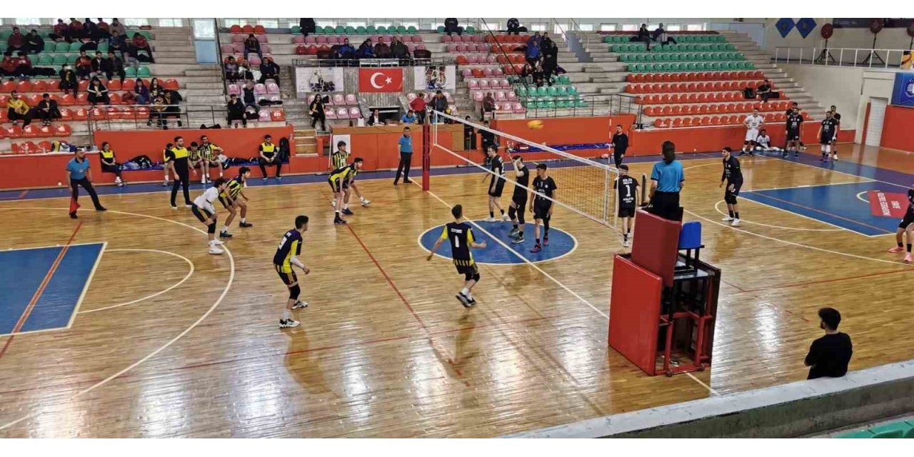 Kilis Gençlik Spor Kulübü Erkek Voleybol Takımı, Fenerbahçe’ye 3-1 yenildi