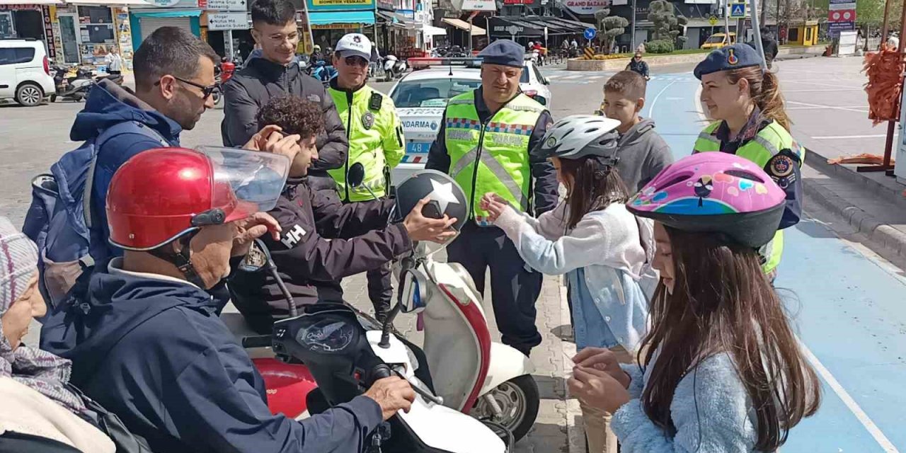 Öğrencilerden ‘Hayatı kafana tak güvenli yaşamaya bak ‘ projesi