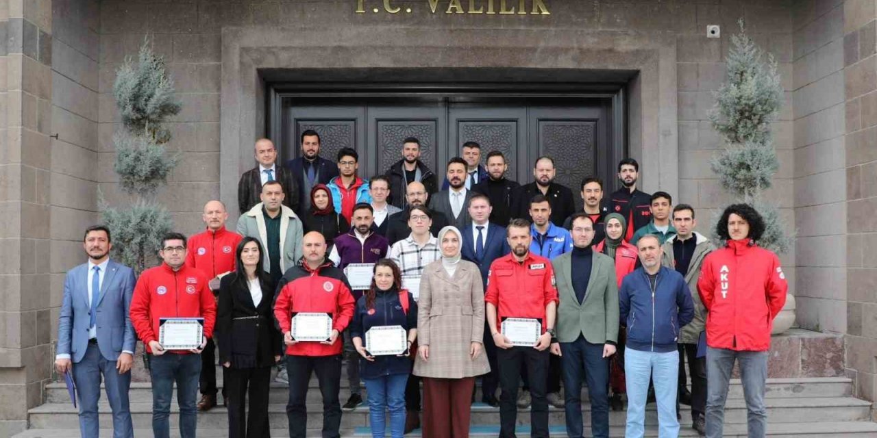 Afet bölgesine giden gönüllülere ‘teşekkür belgesi’