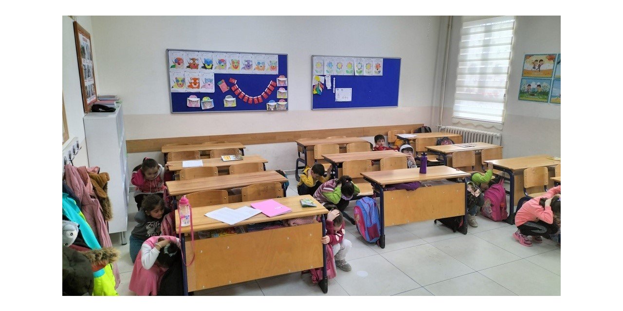 Hisarcık Cumhuriyet İlkokulu’nda deprem tatbikatı