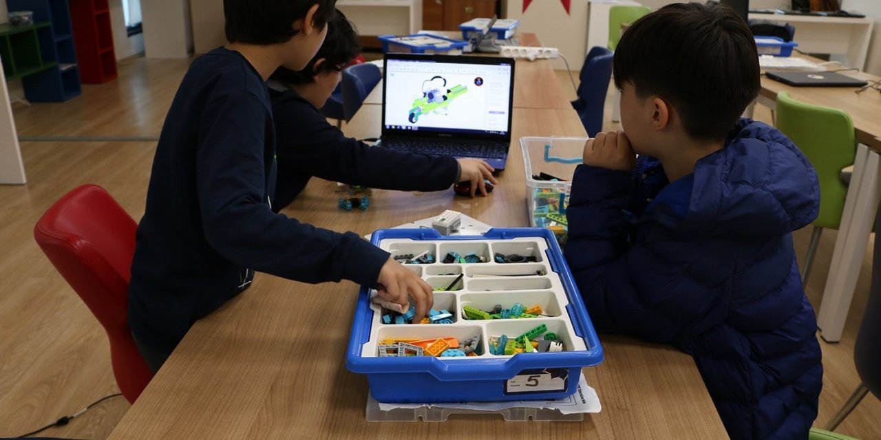 Bilim ve Teknoloji Haftasında Milli araçlar robotikle buluştu