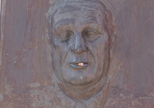 Gülmece Parkı'nda bulunan heykellere saygısızlık