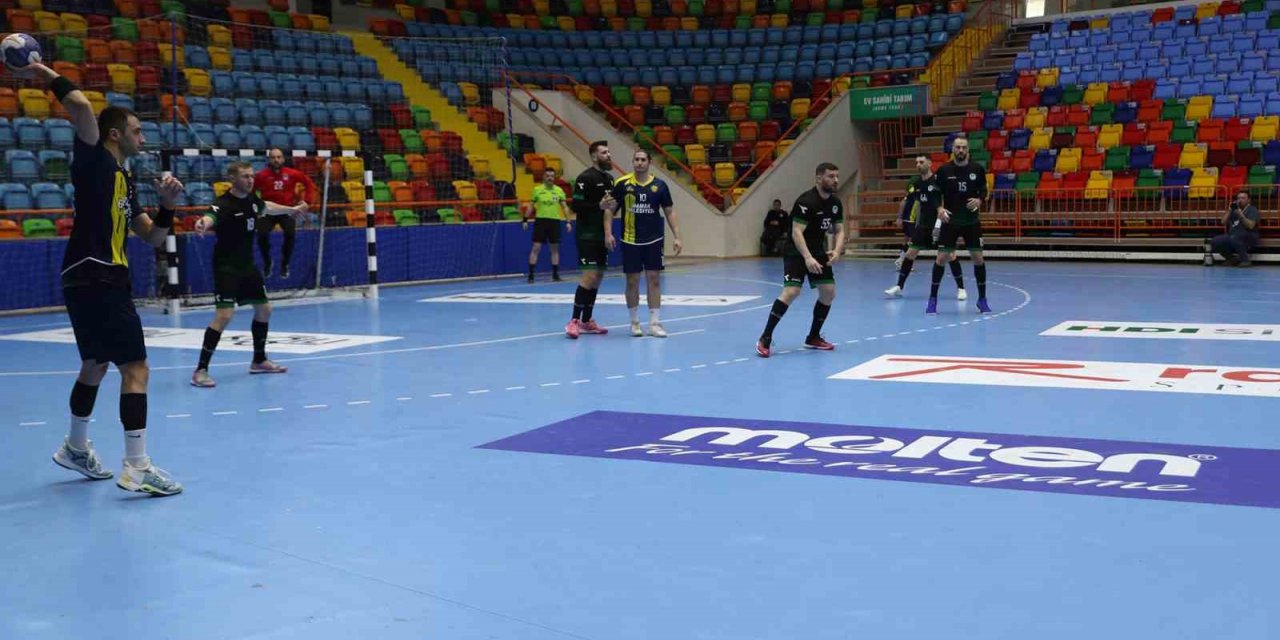Sakarya Büyükşehir Hentbol takımı yarı finalde