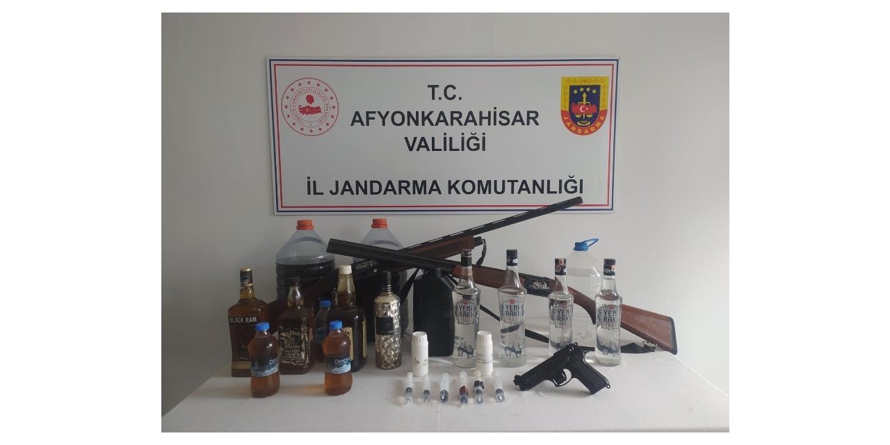 Kaçak alkol operasyonunda 4 gözaltı