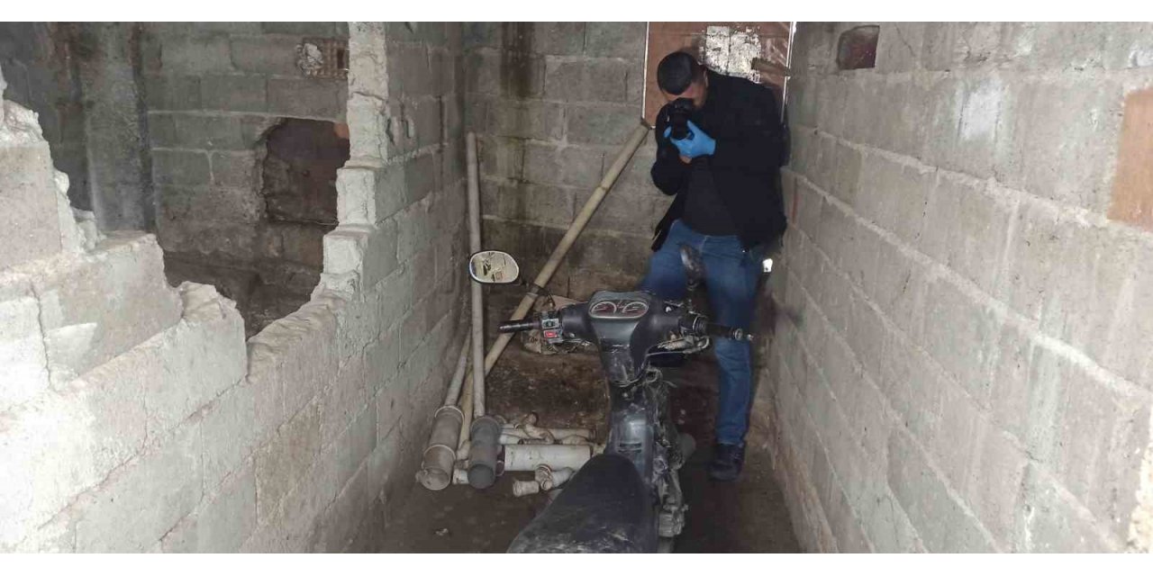 Çalınan motosiklet odunlukta bulundu