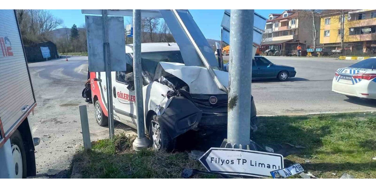 Şerit ihlali kazaya sebep oldu: 2 yaralı