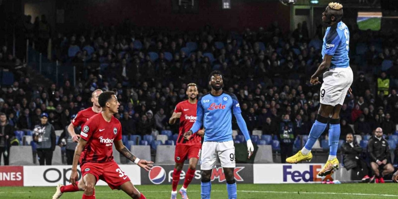 Napoli, Şampiyonlar Ligi’nde ilk kez çeyrek finalde