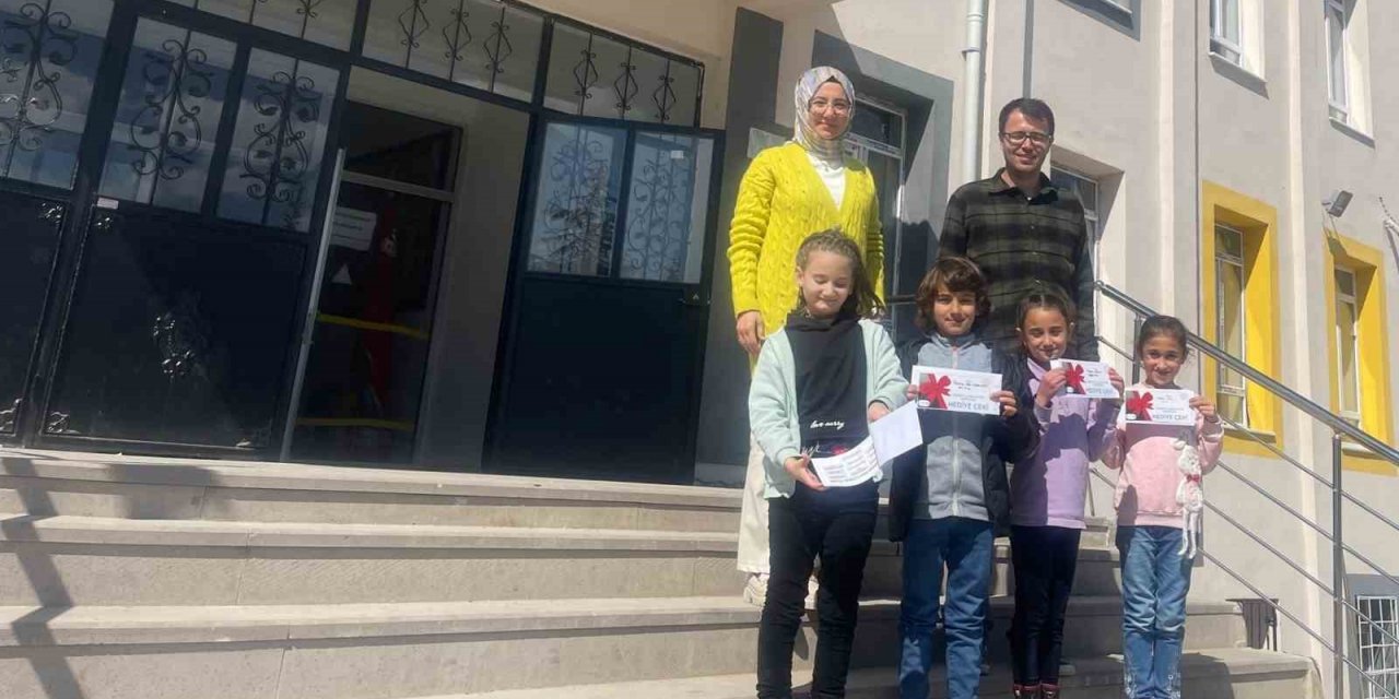 Hisarcık’ta zeka oyunları turnuvasında Atatürk İlkokulundan 4 öğrenci birinci oldu